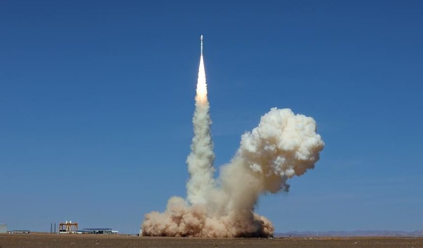 Çin, 8 uydu taşıyan Lijian-1 Y12 roketini fırlattı