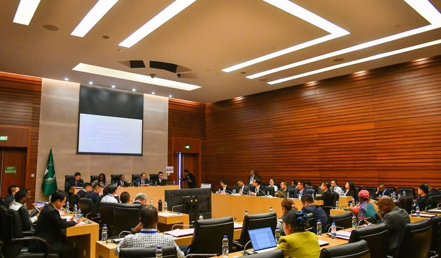 Çin-Afrika Girişimciler Zirvesi'nde altyapı işbirliğinin derinleştirilmesi çağrısı yapıldı