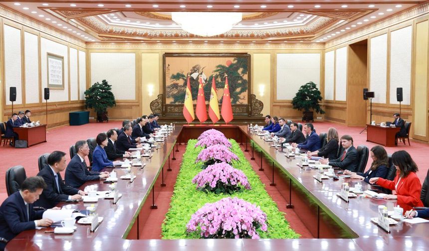 Çin Başbakanı Li, İspanya Başbakanı Sanchez ile görüştü