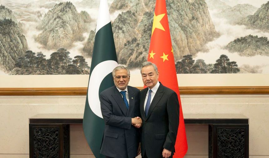 Çin Dışişleri Bakanı, Pakistanlı mevkidaşı ile Ortadoğu'yu görüştü
