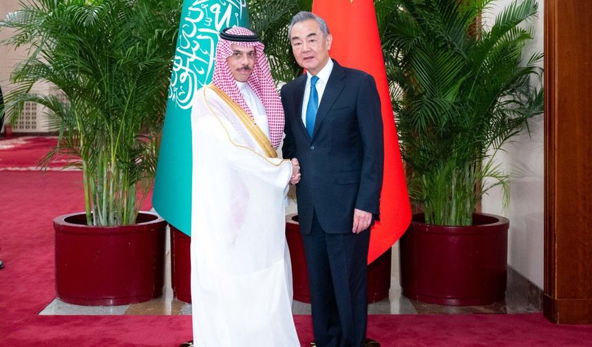 Çin Dışişleri Bakanı Wang Yi, Suudi mevkidaşı ile Ortadoğu'daki gelişmeleri görüştü