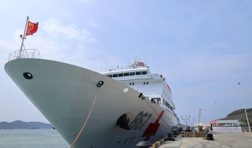 Çin donanmasına ait hastane gemisi 234 günlük yurt dışı görevinin ardından Çin'e döndü