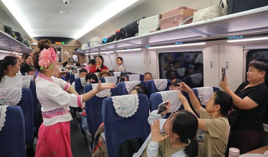 Çin-Laos Demiryolu, 800.000'den fazla sınır ötesi yolcu seyahati gerçekleştirdi