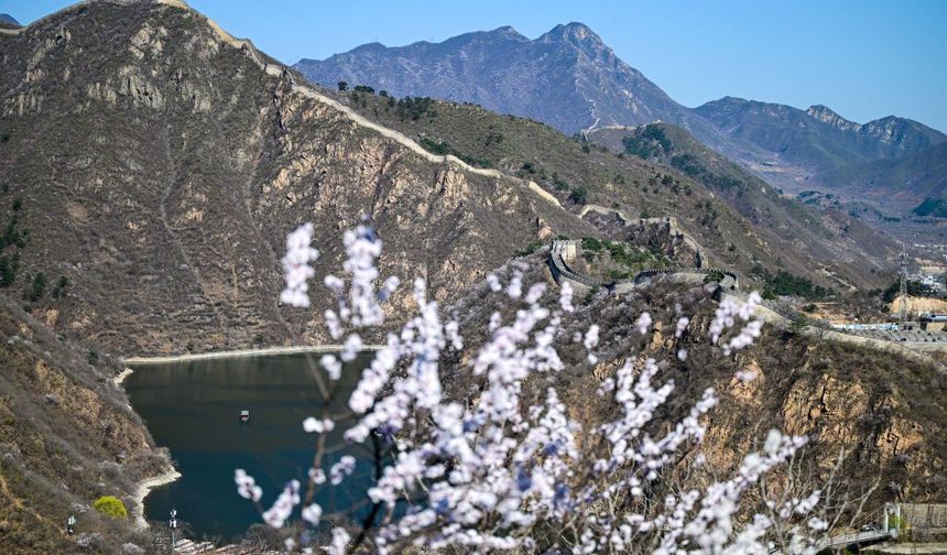 Çin Seddi'nden ilkbahar manzaraları