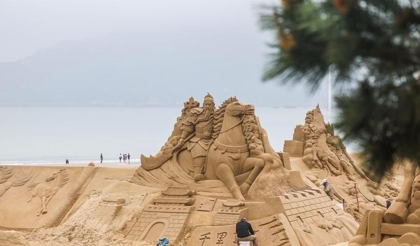 Çin'de 50'den fazla eserin yer alacağı kum heykeli sergisi için hazırlıklar sürüyor