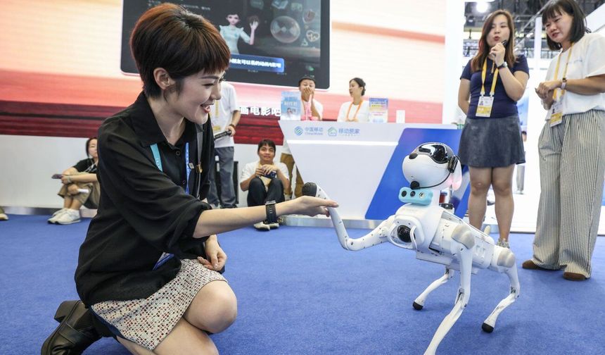 Çin'de düzenlenen tüketici ürünleri fuarındaki son teknoloji ürünler yoğun ilgi görüyor