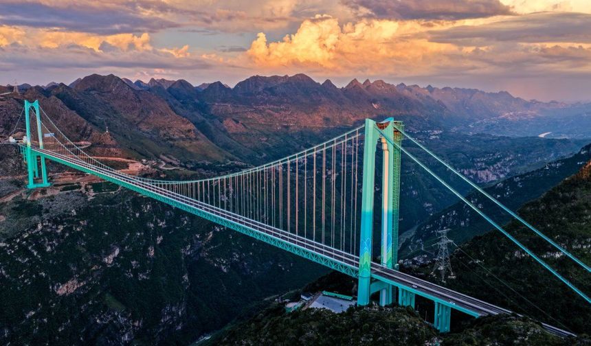 Çin'deki Huajiang Köprüsü, dünyanın en yüksek köprüsü olarak Guinness Dünya Rekoru kırdı