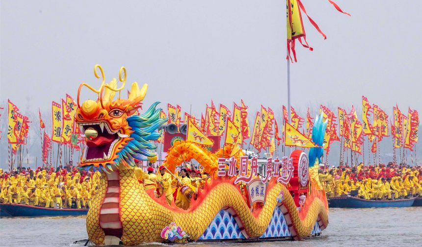 Çin'deki Qintong Tekne Festivali, 10.000'i aşkın kürekçinin katılımıyla düzenlendi