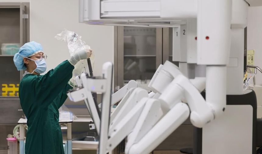 Çin'deki Tianjin Tıp Üniversitesi, Da Vinci cerrahi robotuyla 10.000'den fazla ameliyat yaptı