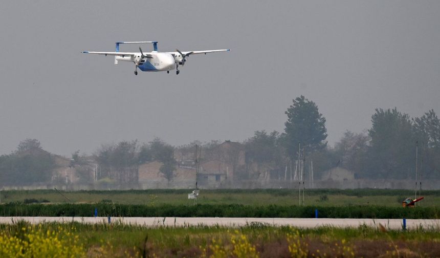 Çin'in HH-200 ticari insansız hava kargo uçağı ilk uçuşunu başarıyla tamamladı