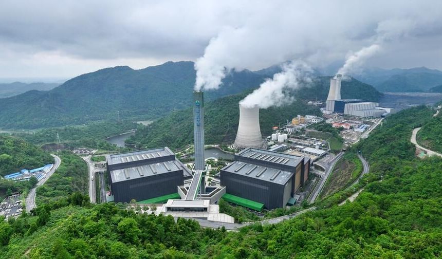 Çin'in Hunan eyaletinde yer alan Heimifeng Çevre Koruma Parkı evsel atıkları yeşil elektriğe dönüştürüyor