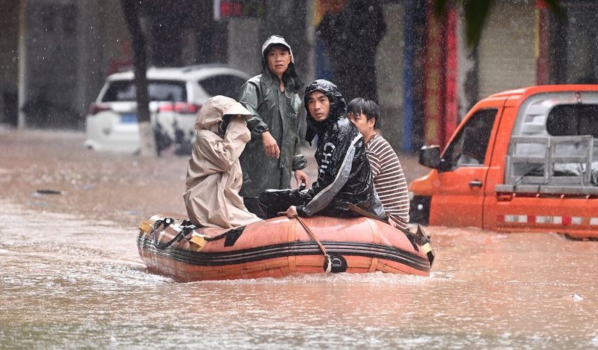 Çin'in Qinzhou kentinde şiddetli yağışlar sele neden oldu