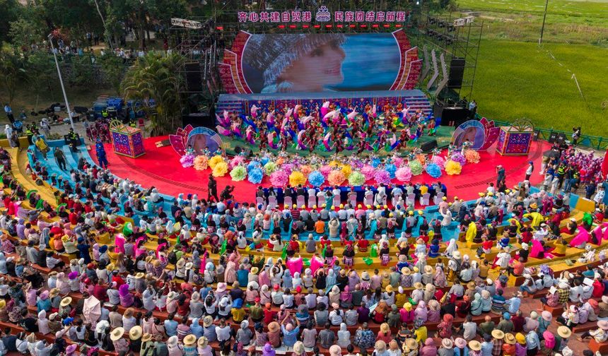 Çin'in Qionghai kentinde Sanyuesan Festivali kutlamalarına yoğun ilgi