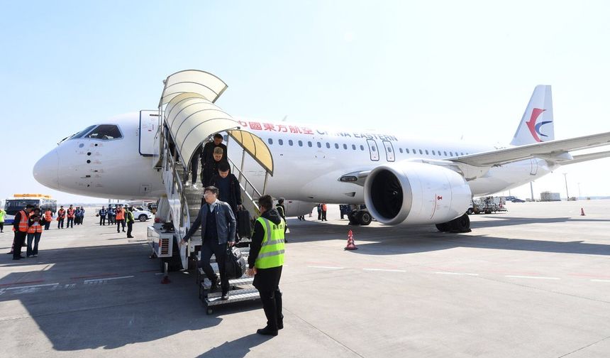 Çin'in yerli büyük yolcu uçağı C919, Harbin-Shanghai hattında ilk uçuşunu yaptı