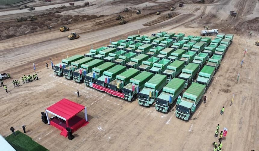 Çinli şirket, Etiyopya'daki havaalanı inşaatına 50 elektrikli ağır yük kamyonu sevk etti