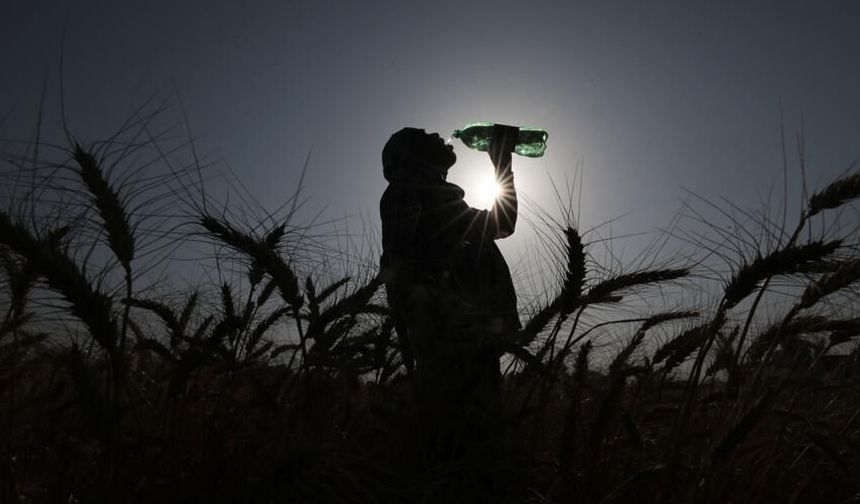 Hindistan'da sıcaklıkların 46 dereceyi aşması üzerine ilkokullarda eğitime ara verildi