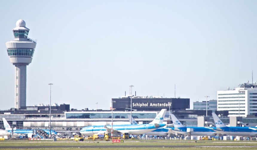Hollandalı havayolu şirketi KLM, artan yakıt maliyetleri nedeniyle onlarca uçuşu iptal etti