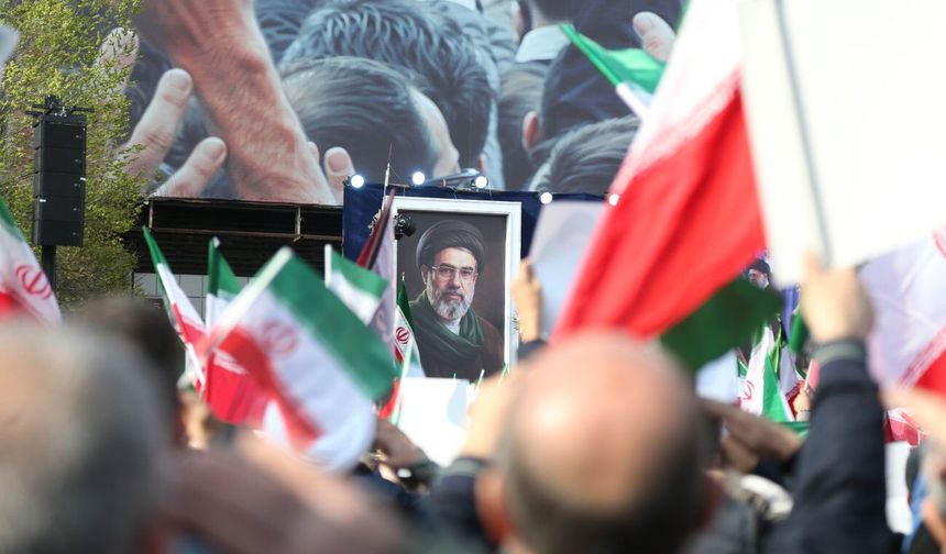 İran'ın dini lideri Hamaney'den, Devrim Muhafızları Ordusu istihbarat komutanı için başsağlığı mesajı