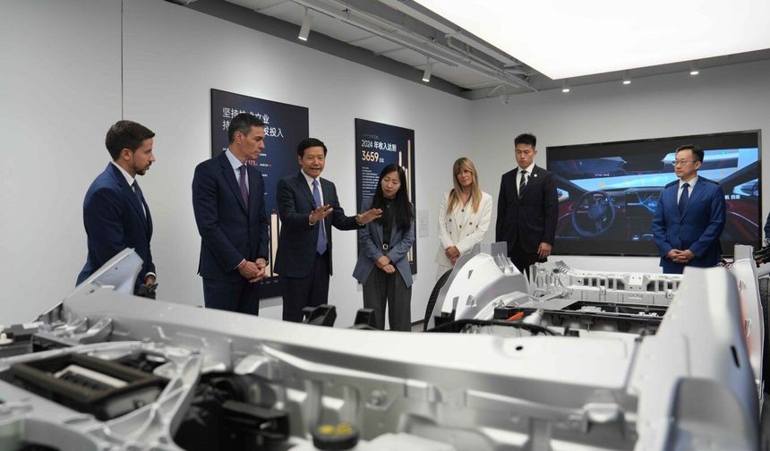 İspanya Başbakanı, Çin'in başkenti Beijing'de Xiaomi Genel Merkezi'ni ziyaret etti
