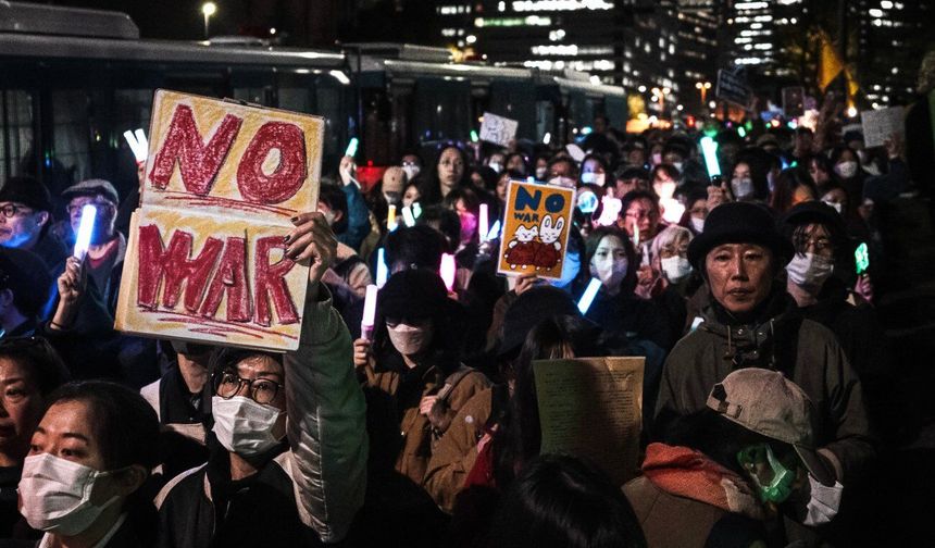 Japonya'da yaklaşık 30.000 kişi hükümet politikalarını protesto etti
