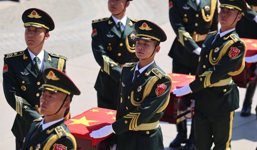 Kore Savaşı'nda ölen 12 Çinli askerin naaş kalıntıları toprağa verildi