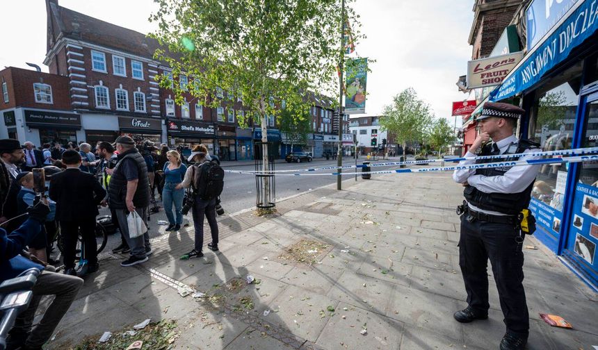 Londra'da iki kişinin yaralandığı bıçaklı saldırı 'terör eylemi' olarak nitelendirildi
