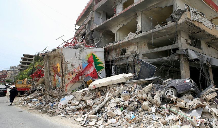 Lübnan'da çok sayıda bina İsrail saldırılarında ağır hasar aldı