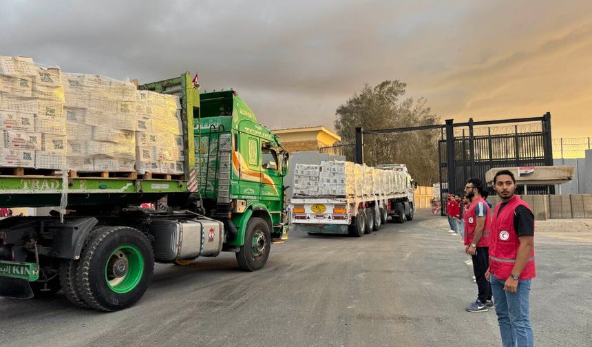 Mısır, Gazze'ye yeni bir insani yardım konvoyu gönderdi