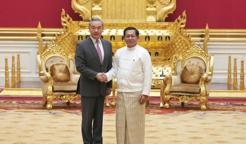 Myanmar Devlet Başkanı Hlaing, Çin Dışişleri Bakanı Wang ile ikili ilişkileri görüştü