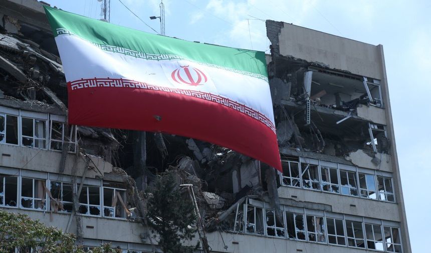 Tahran'da hastane ve tarihi alanları hedef alan saldırıların yol açtığı hasar görüntülendi