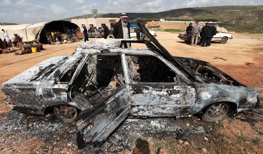 İsrailli yerleşimciler, Batı Şeria'da Filistinlilere ait evleri ve araçları ateşe verdi