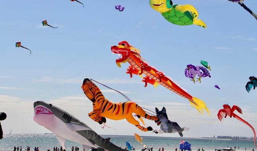 Avustralya'da düzenlenen uçurtma festivali renkli görüntülere sahne oldu