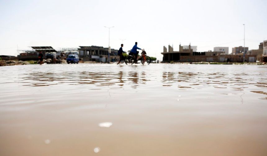 Yemen'in başkenti Sana'da şiddetli yağışlar sele neden oldu