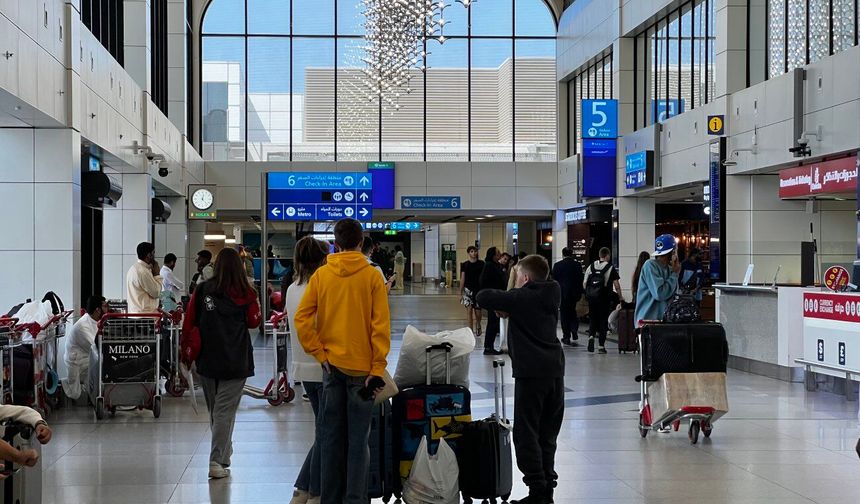 Birleşik Arap Emirlikleri, mevcut gelişmeler nedeniyle İran, Lübnan ve Irak'a seyahati yasakladı