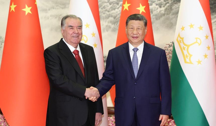 Çin Cumhurbaşkanı Xi, Tacikistan Cumhurbaşkanı İmamali Rahman ile bir araya geldi