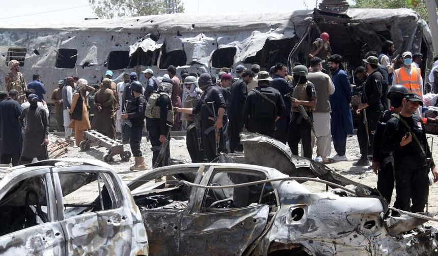Çin: Pakistan'da yolcu trenine yönelik terör saldırısını kınıyoruz