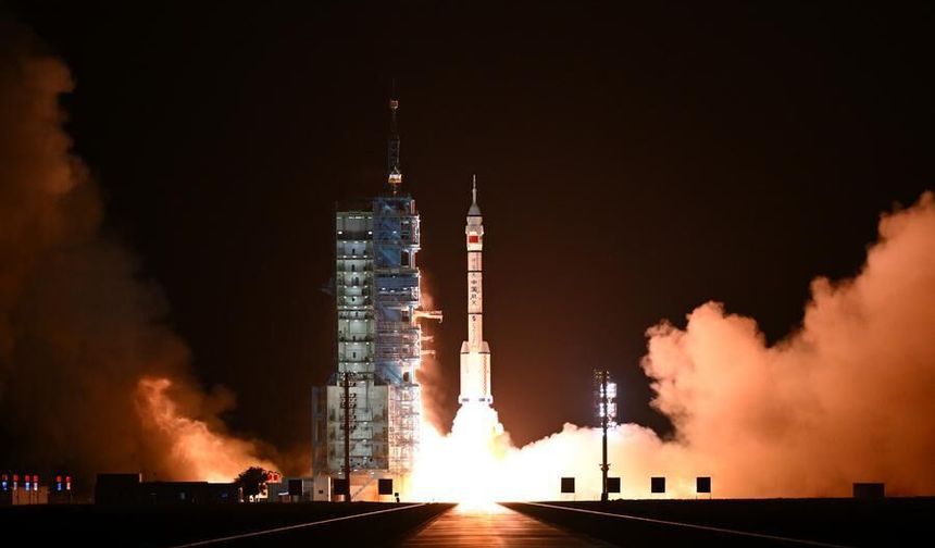 Çin, Shenzhou-23 mürettebatlı uzay aracını fırlattı