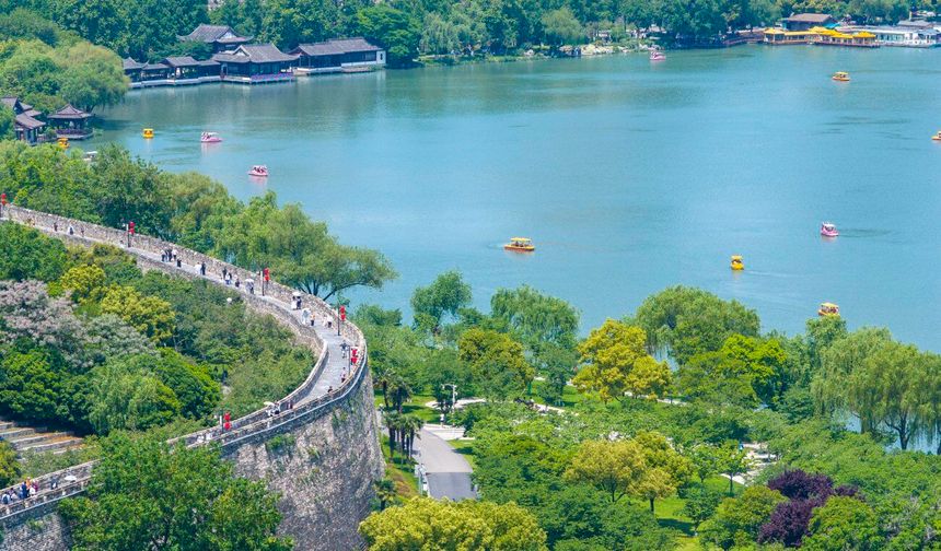 Çin'de İşçi Bayramı tatilinde turistik merkezler yoğun ilgi görüyor