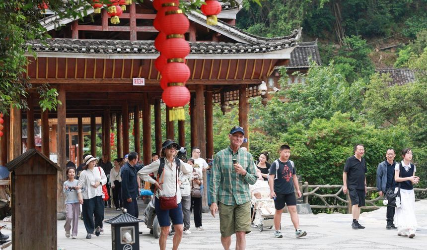Çin'de vize muafiyeti uygulaması sonrası turist sayısında artış kaydedildi