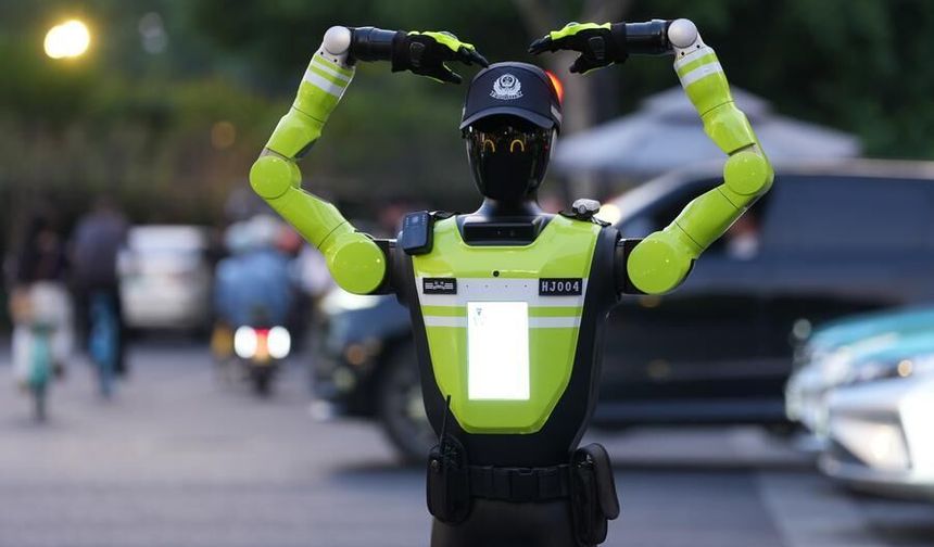 Çin'in Hangzhou kentinde trafiği akıllı robotlar yönetiyor