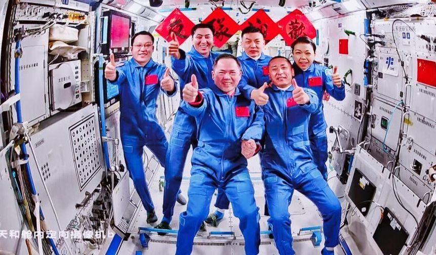 Çin'in Shenzhou-23 astronotları Tiangong uzay istasyonuna giriş yaptı