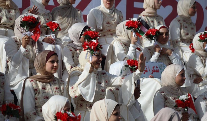 Gazze'de çok sayıda çift toplu nikah töreniyle dünya evine girdi