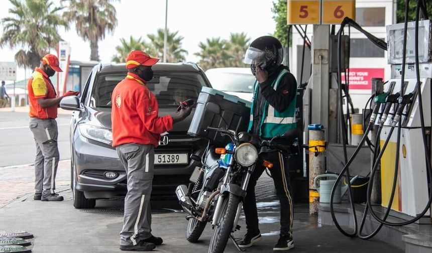Güney Afrika'da akaryakıt fiyatları yeniden artıyor