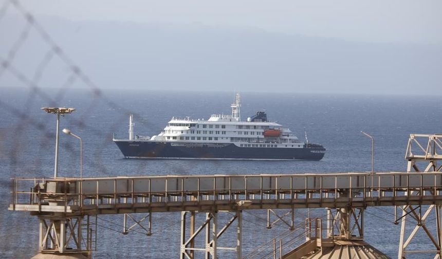 Hollanda bandıralı kruvaziyerde salgın: Yeşil Burun Adaları, geminin limana girişini yasakladı