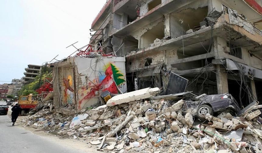 İsrail'in, Lübnan'ın güneyine düzenlediği saldırılarda 2 sağlık görevlisi öldü, 5 kişi yaralandı