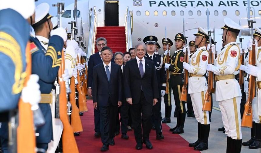 Pakistan Başbakanı Şahbaz Şerif, Çin'de