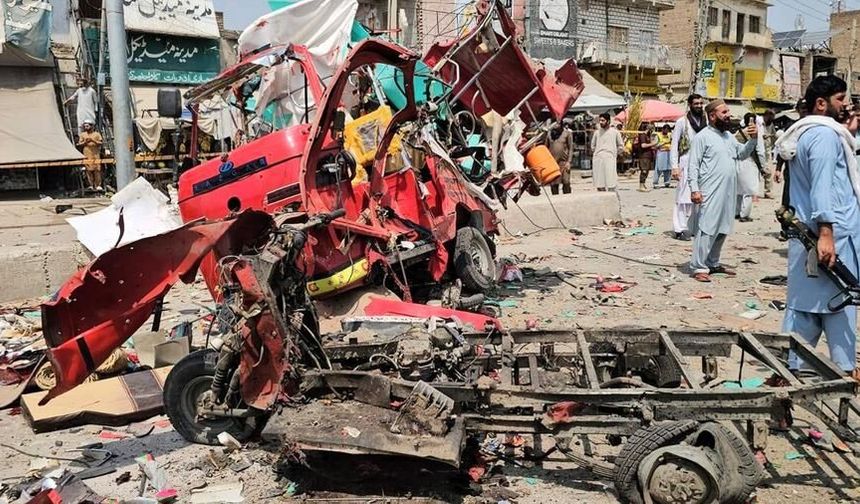 Pakistan'daki bombalı saldırıda hayatını kaybedenlerin sayısı 9'a yükseldi