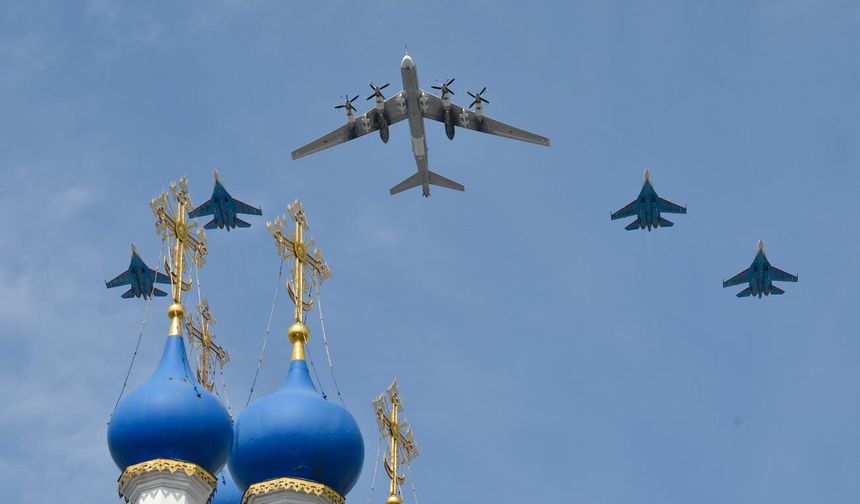 Rusya: Bombardıman uçaklarımız Barents Denizi ve Norveç Denizi üzerinde rutin devriye gerçekleştirdi