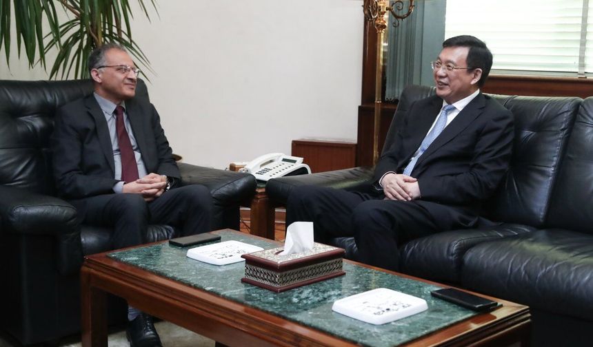 Xinhua Başkanı, El-Ahram Vakfı Başkanı ile görüştü