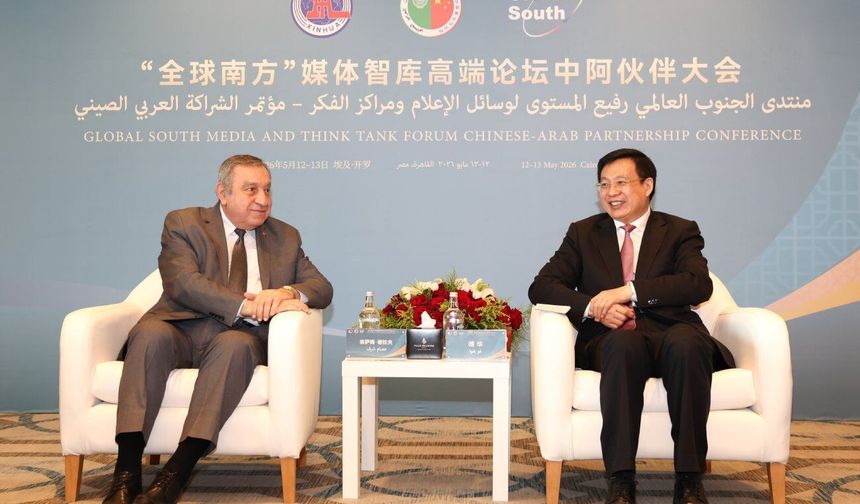 Xinhua Başkanı Fu, eski Mısır Başbakanı Şeref ile görüştü